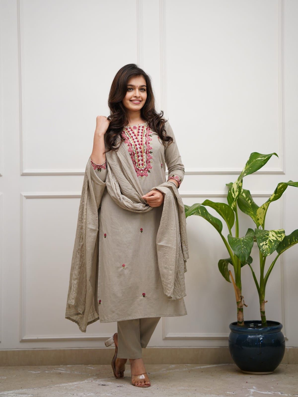 Elegant Embroidered Cotton Kurta Set with Malmal Dupatta - rykardia