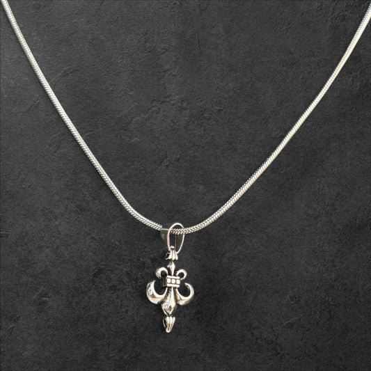 Elegant Fleur-de-Lis Pendant Necklace on Snake Chain - rykardia