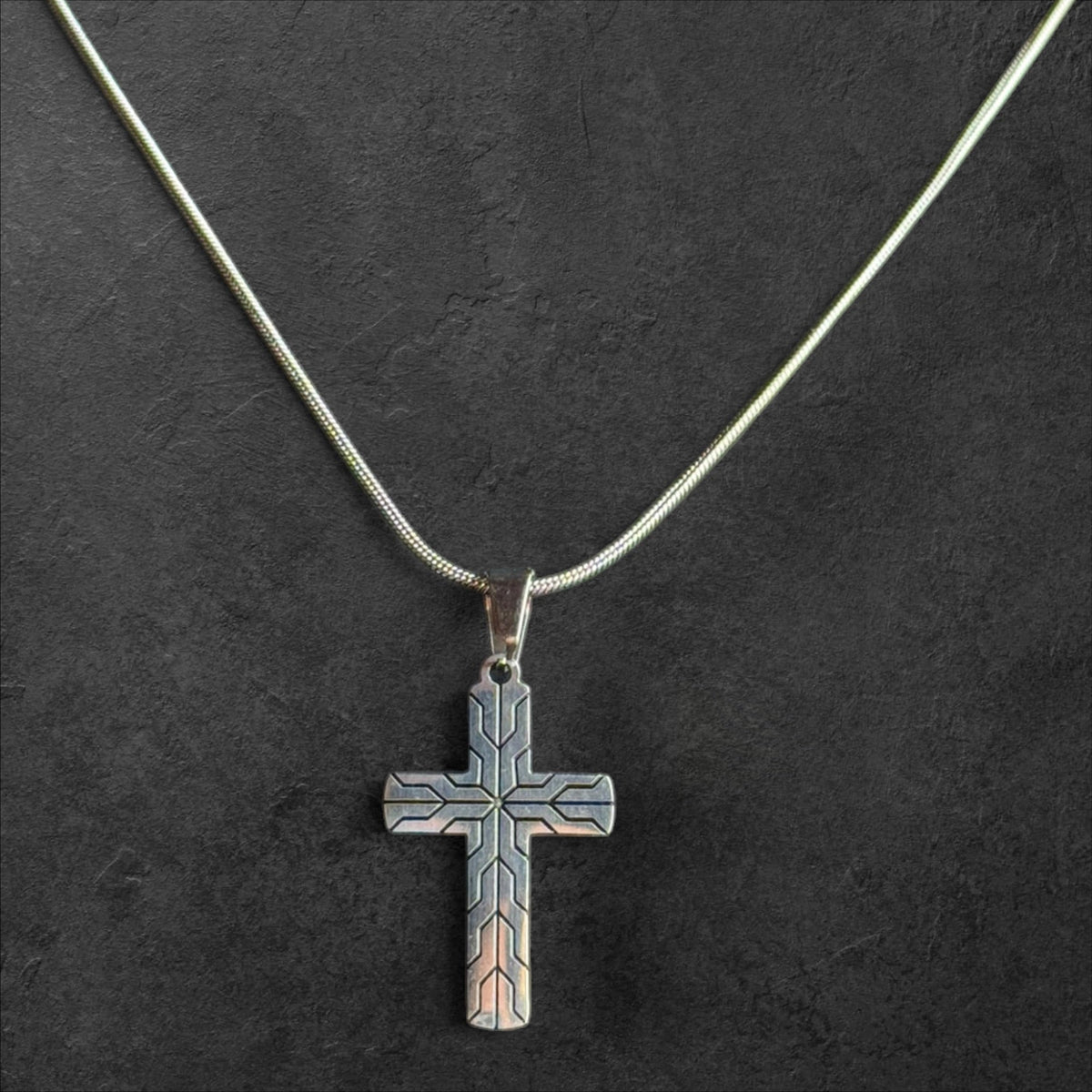 Geometric Patterned Cross Pendant Necklace - rykardia