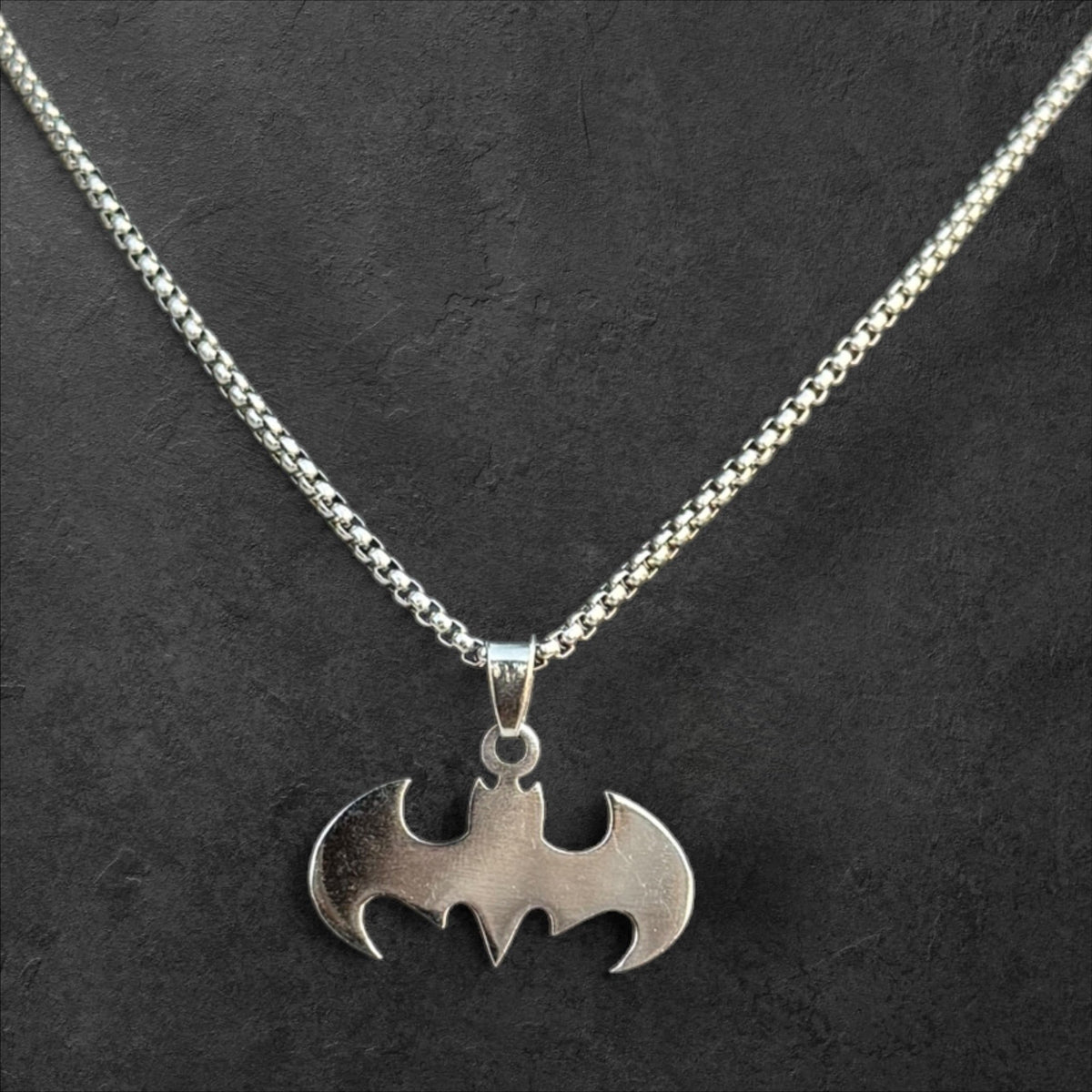 Iconic Superhero Emblem Pendant Necklace for Fans - rykardia