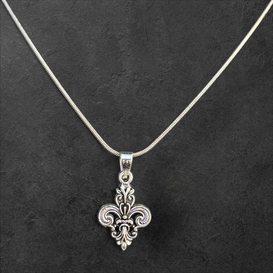 Ornate Fleur-de-Lis Pendant Necklace - rykardia